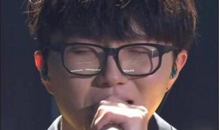 杨紫台下跟唱不染 杨紫台下跟唱不染